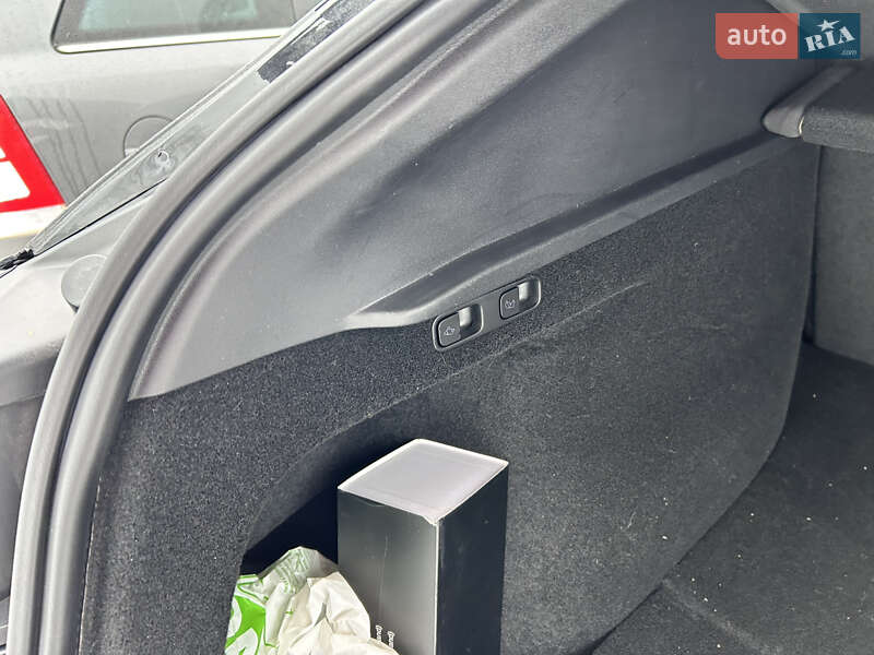 Внедорожник / Кроссовер Tesla Model Y 2023 в Киеве