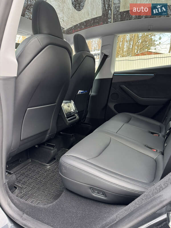 Позашляховик / Кросовер Tesla Model Y 2025 в Києві