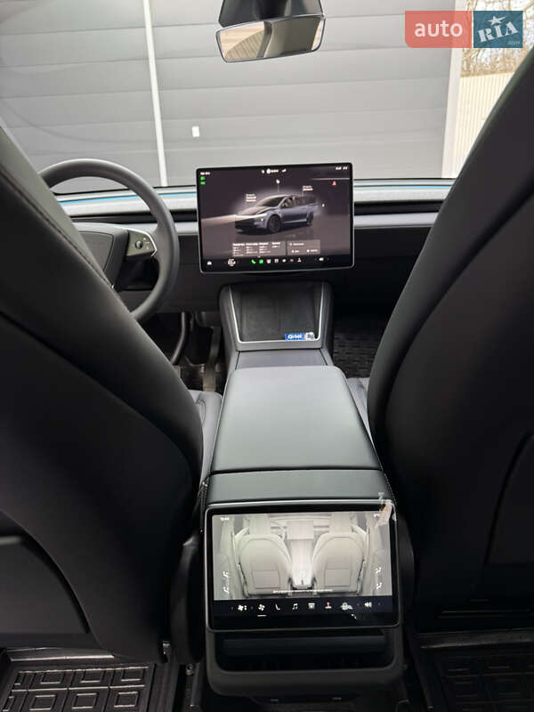 Позашляховик / Кросовер Tesla Model Y 2025 в Києві