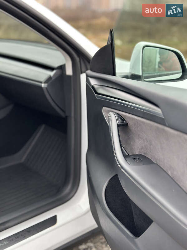 Позашляховик / Кросовер Tesla Model Y 2023 в Софіївській Борщагівці