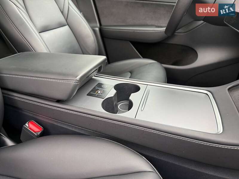 Внедорожник / Кроссовер Tesla Model Y 2024 в Днепре