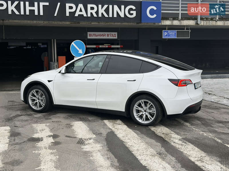 Позашляховик / Кросовер Tesla Model Y 2024 в Києві фото 4 Позашляховик / Кросовер Tesla Model Y 2024 в Києві