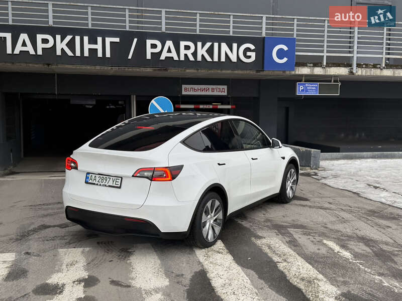 Позашляховик / Кросовер Tesla Model Y 2024 в Києві фото 7 Позашляховик / Кросовер Tesla Model Y 2024 в Києві