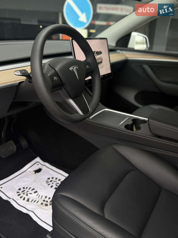 Позашляховик / Кросовер Tesla Model Y 2024 в Києві фото 15 Позашляховик / Кросовер Tesla Model Y 2024 в Києві