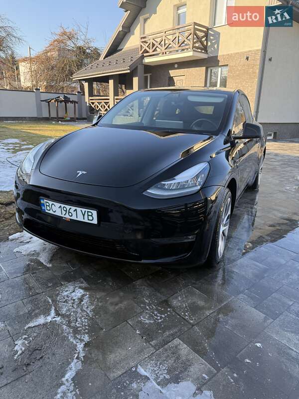 Tesla Model Y 2021