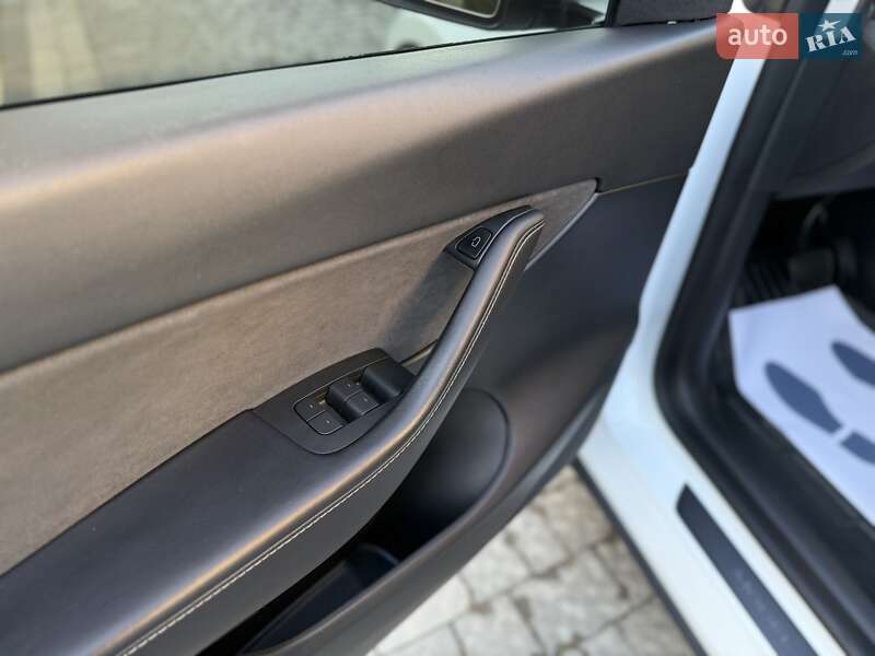 Позашляховик / Кросовер Tesla Model Y 2021 в Дрогобичі
