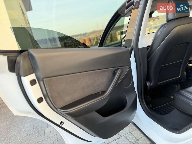 Позашляховик / Кросовер Tesla Model Y 2021 в Дрогобичі