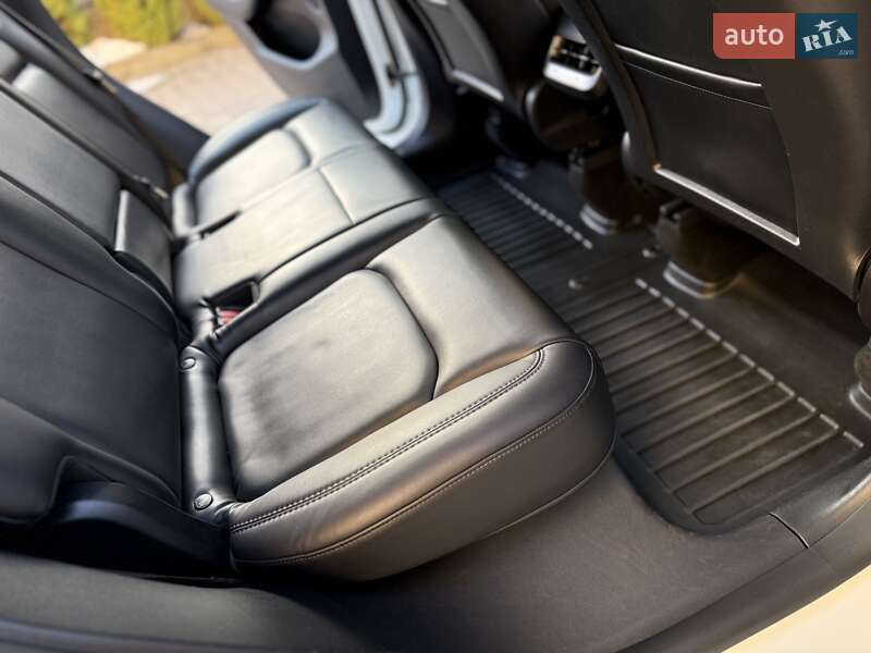 Позашляховик / Кросовер Tesla Model Y 2021 в Дрогобичі