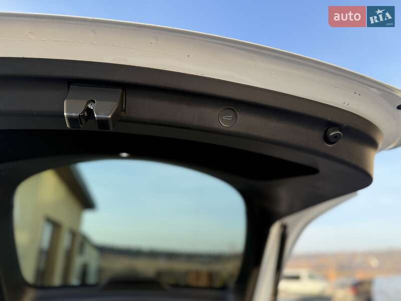 Позашляховик / Кросовер Tesla Model Y 2021 в Дрогобичі