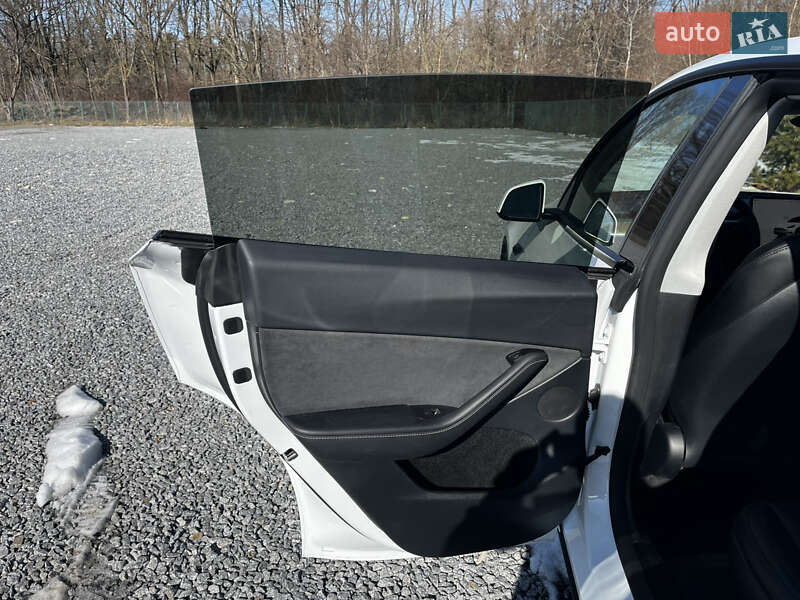 Позашляховик / Кросовер Tesla Model Y 2023 в Львові