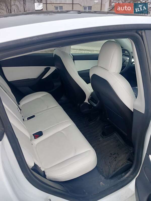 Позашляховик / Кросовер Tesla Model Y 2021 в Теребовлі