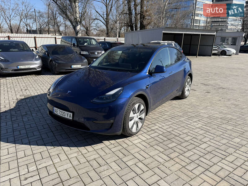 Tesla Model Y 2023