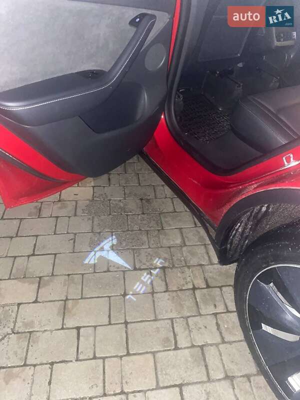 Внедорожник / Кроссовер Tesla Model Y 2020 в Умани