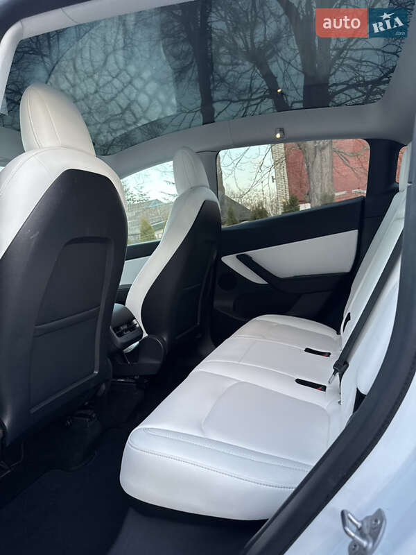 Позашляховик / Кросовер Tesla Model Y 2021 в Львові