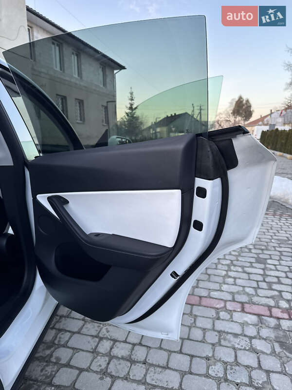 Позашляховик / Кросовер Tesla Model Y 2021 в Львові