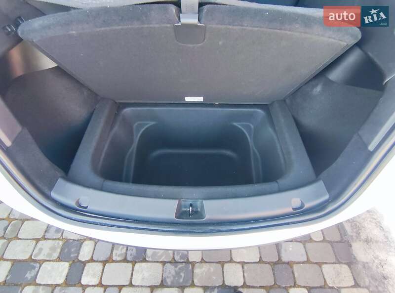 Внедорожник / Кроссовер Tesla Model Y 2022 в Черкассах