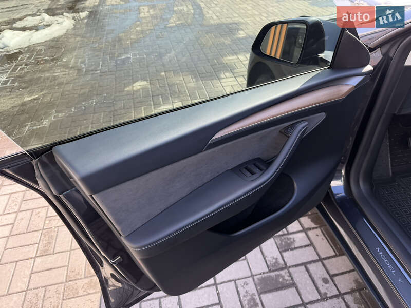 Позашляховик / Кросовер Tesla Model Y 2024 в Черкасах