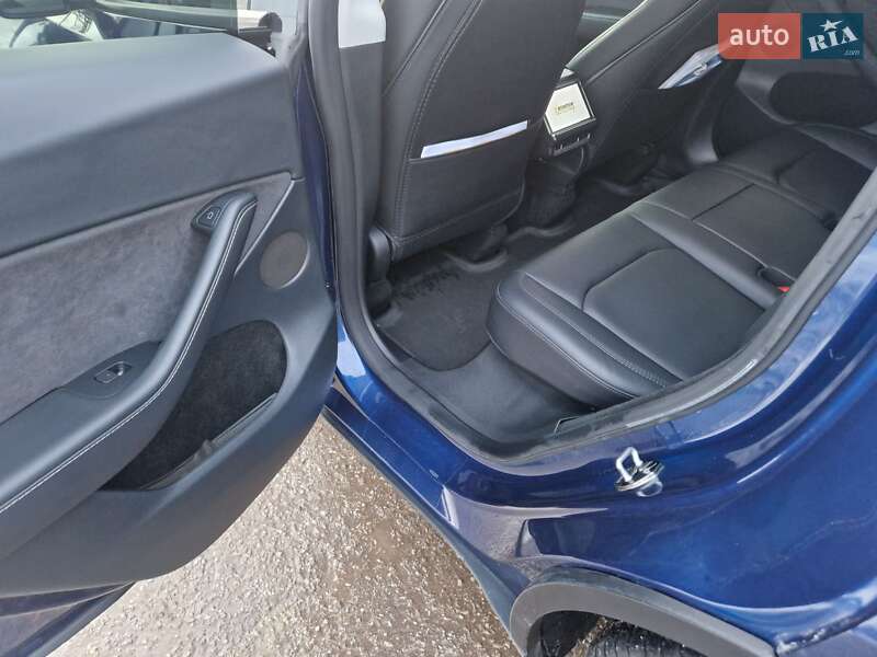 Позашляховик / Кросовер Tesla Model Y 2023 в Тернополі