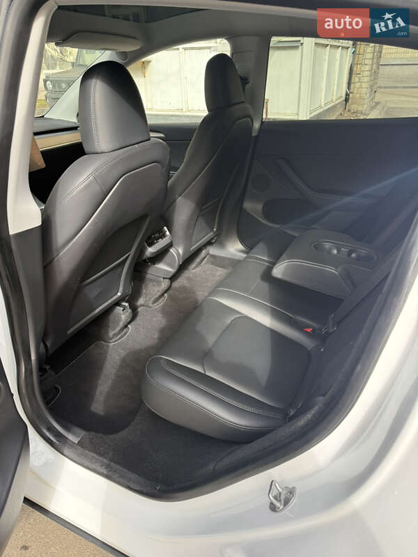 Позашляховик / Кросовер Tesla Model Y 2023 в Дніпрі