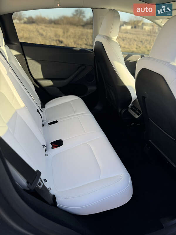 Позашляховик / Кросовер Tesla Model Y 2024 в Дніпрі фото 14 Позашляховик / Кросовер Tesla Model Y 2024 в Дніпрі