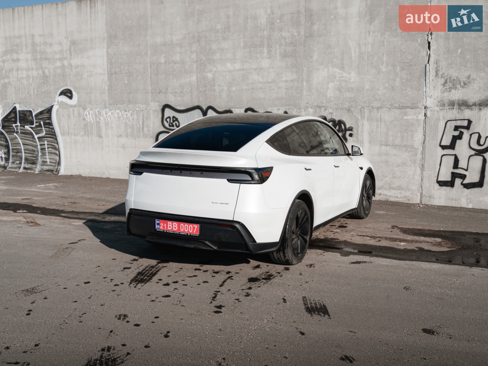 2025 Tesla Model Y - мініатюра 5