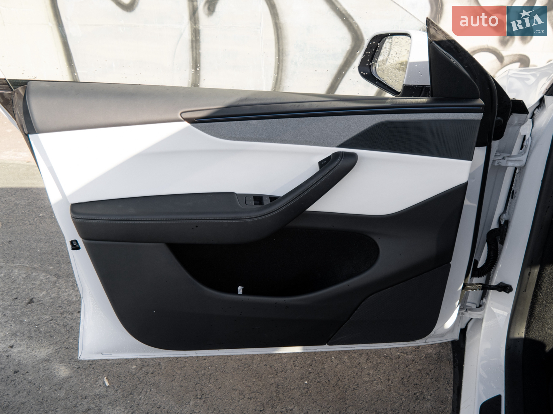 2025 Tesla Model Y - мініатюра 15