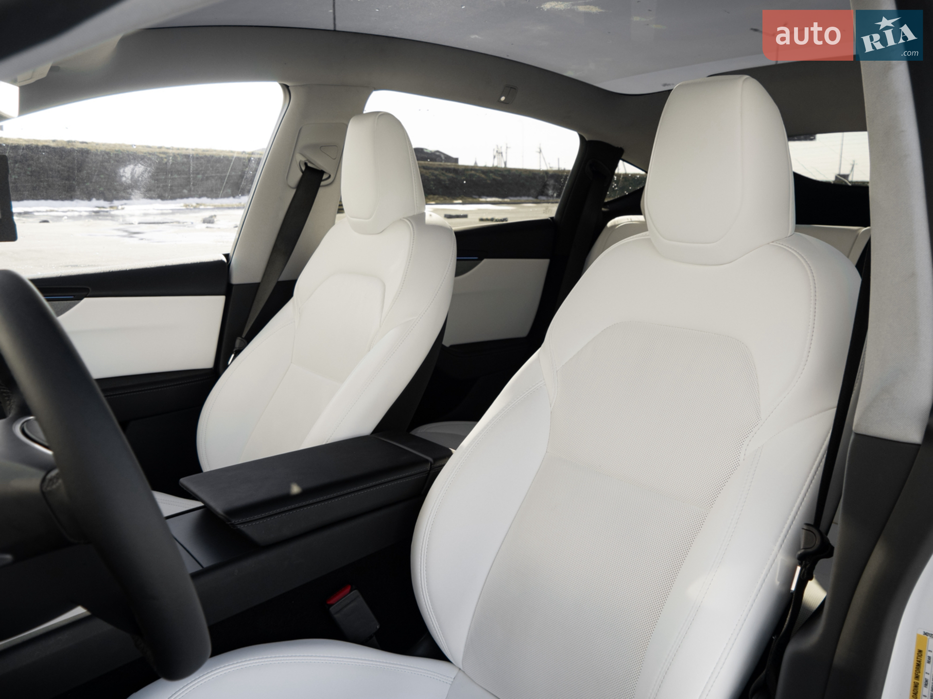 2025 Tesla Model Y - мініатюра 18