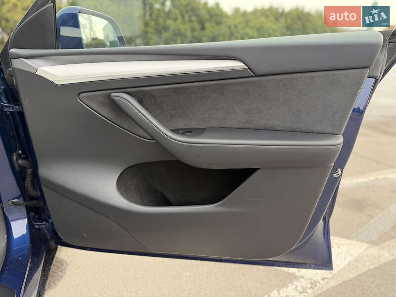 Позашляховик / Кросовер Tesla Model Y 2024 в Києві фото 35 Позашляховик / Кросовер Tesla Model Y 2024 в Києві