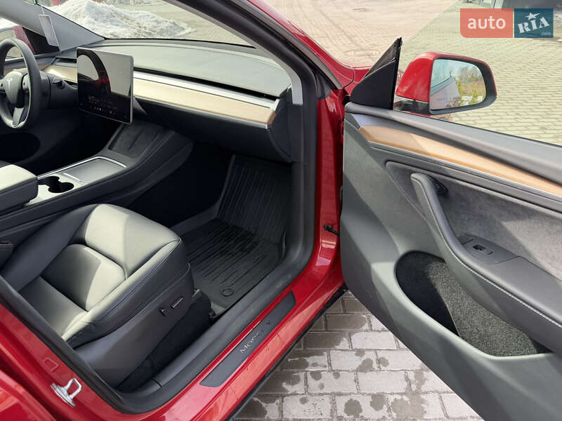 Внедорожник / Кроссовер Tesla Model Y 2023 в Львове