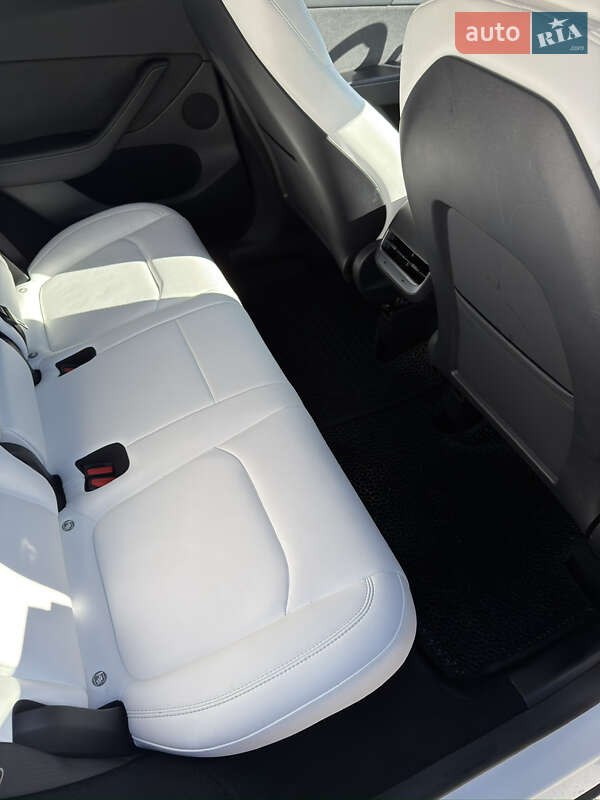 Внедорожник / Кроссовер Tesla Model Y 2023 в Коростене