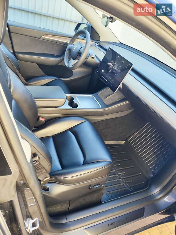 Внедорожник / Кроссовер Tesla Model Y 2023 в Борисполе