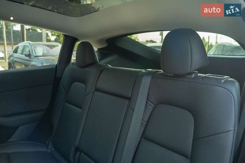 Внедорожник / Кроссовер Tesla Model Y 2023 в Черновцах