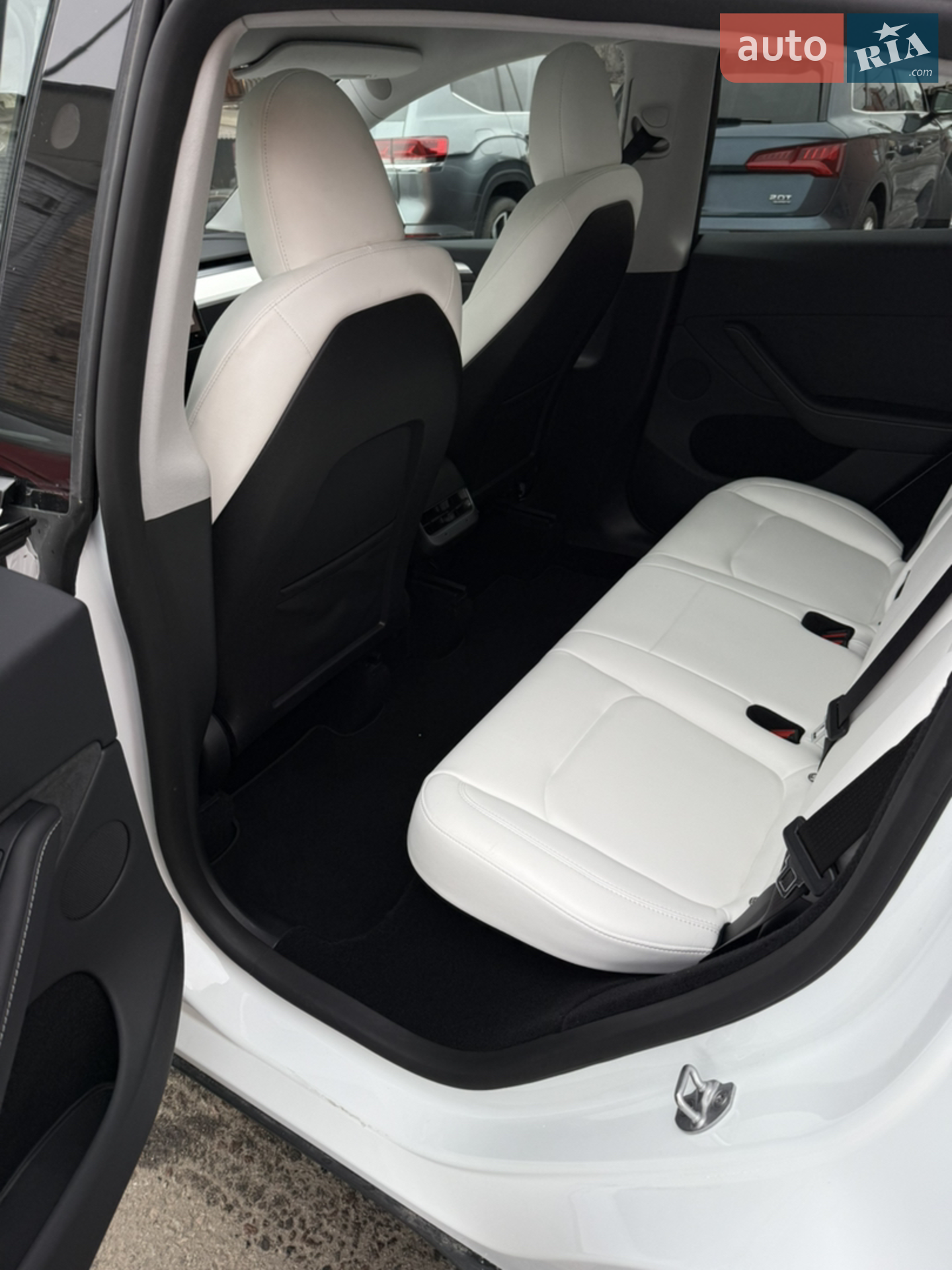 2024 Tesla Model Y - мініатюра 10