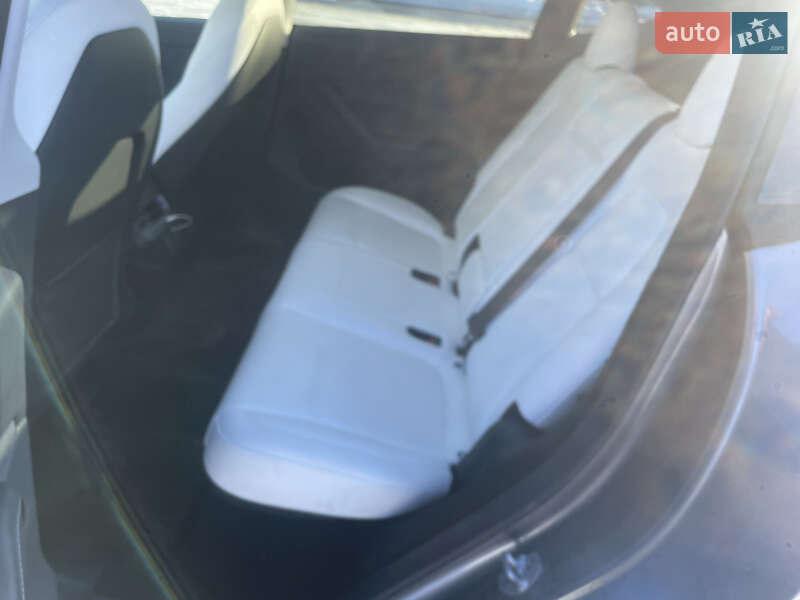 Внедорожник / Кроссовер Tesla Model Y 2024 в Киеве