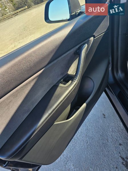 Позашляховик / Кросовер Tesla Model Y 2021 в Тернополі