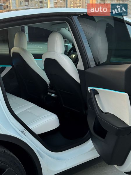 Внедорожник / Кроссовер Tesla Model Y 2022 в Киеве