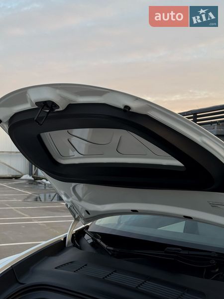 Внедорожник / Кроссовер Tesla Model Y 2022 в Киеве