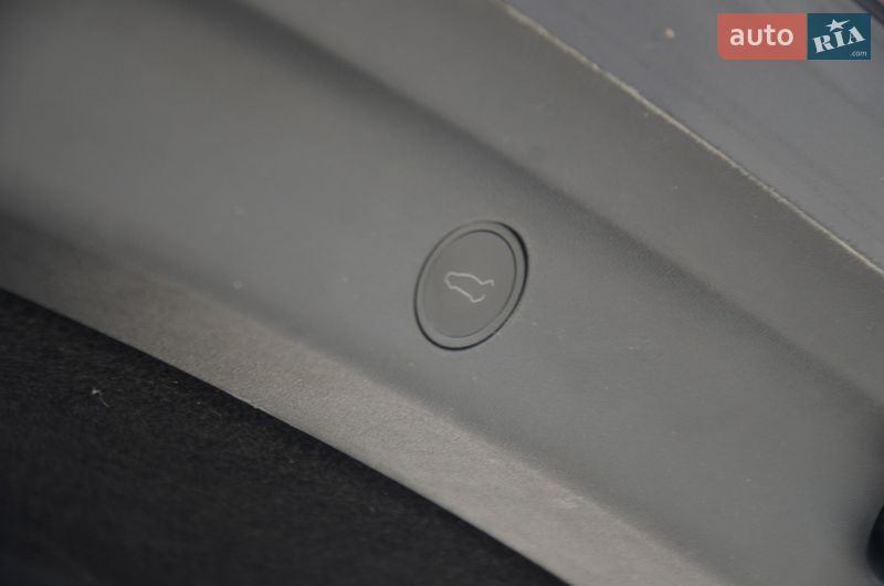 Внедорожник / Кроссовер Tesla Model Y 2024 в Трускавце