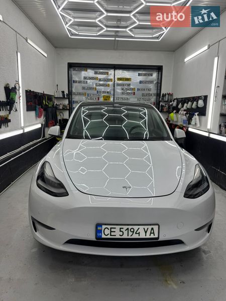 Позашляховик / Кросовер Tesla Model Y 2022 в Чернівцях