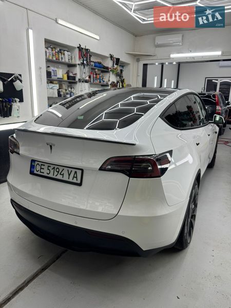 Позашляховик / Кросовер Tesla Model Y 2022 в Чернівцях