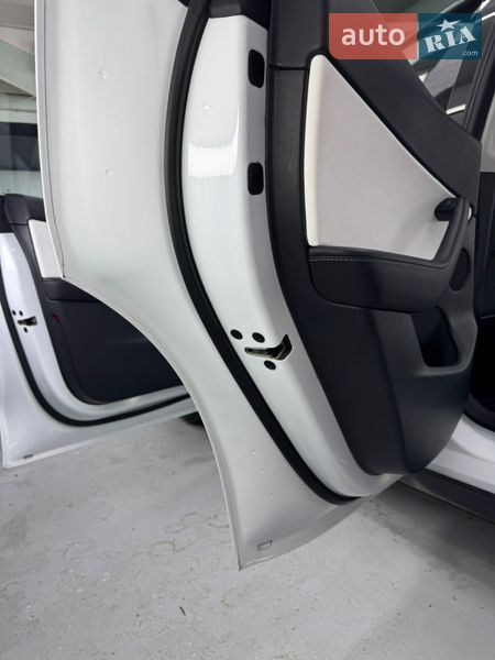 Позашляховик / Кросовер Tesla Model Y 2022 в Чернівцях