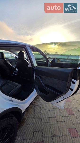 Внедорожник / Кроссовер Tesla Model Y 2020 в Золочеве