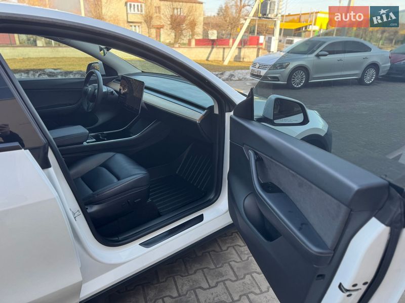 Внедорожник / Кроссовер Tesla Model Y 2020 в Луцке