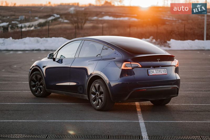 Внедорожник / Кроссовер Tesla Model Y 2024 в Ровно
