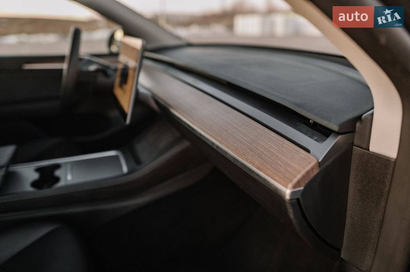 Внедорожник / Кроссовер Tesla Model Y 2024 в Ровно