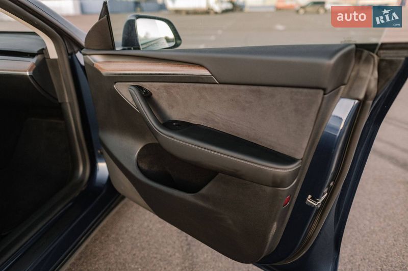 Внедорожник / Кроссовер Tesla Model Y 2024 в Ровно