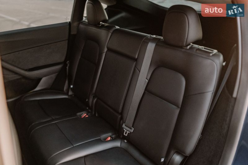 Внедорожник / Кроссовер Tesla Model Y 2024 в Ровно