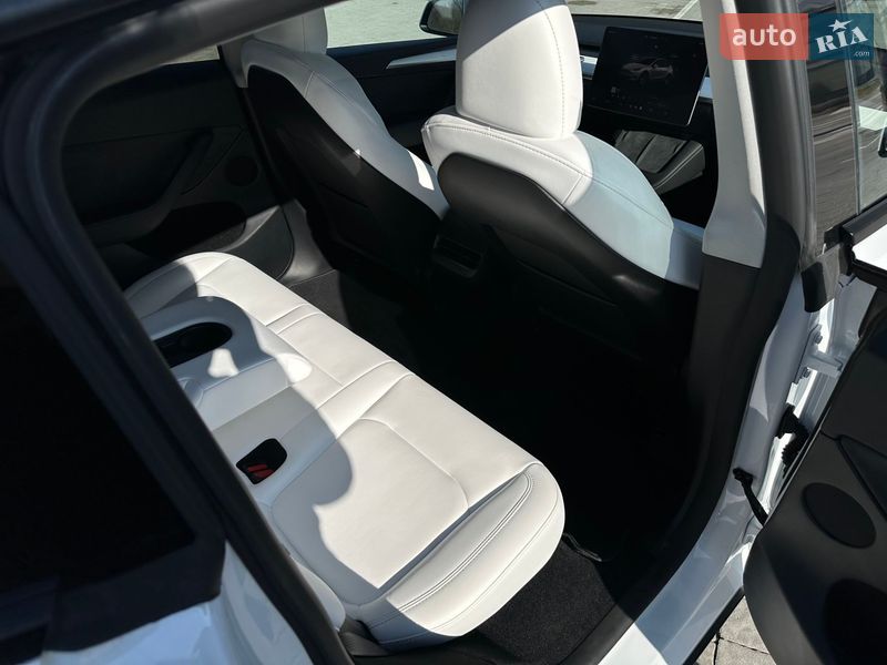 Позашляховик / Кросовер Tesla Model Y 2023 в Львові фото 17 Позашляховик / Кросовер Tesla Model Y 2023 в Львові