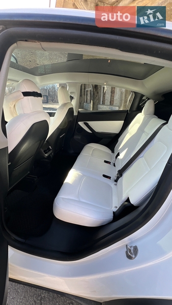 Позашляховик / Кросовер Tesla Model Y 2021 в Івано-Франківську