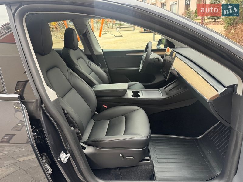 Позашляховик / Кросовер Tesla Model Y 2024 в Києві